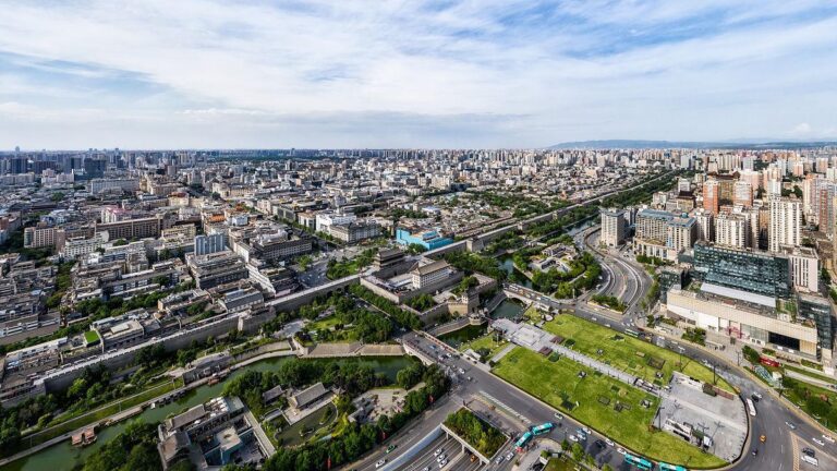 Is it safe for Westerners to travel to China?